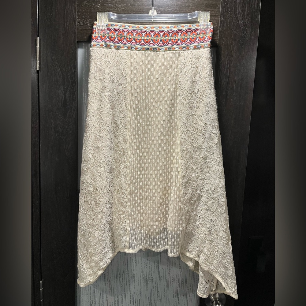 Elegant Lace Skirt with Multicolor Waistband